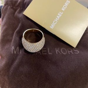 💍Michael Kors gold ring 8 excellent condition